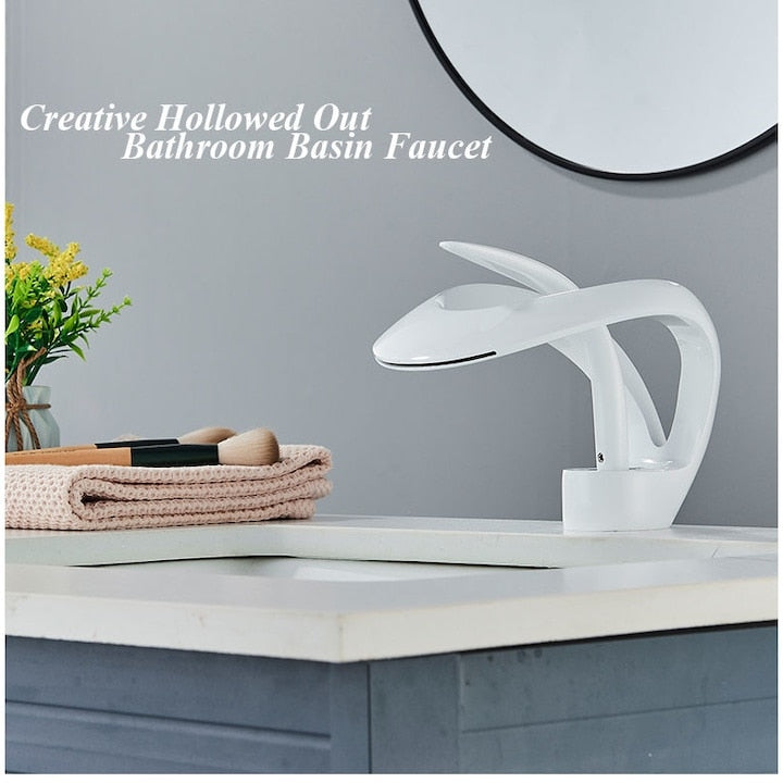 Baterie chiuveta baie Macvi® tip cascada cromata 15 cm montaj pe chiuveta design nordic modern debit redus, alb