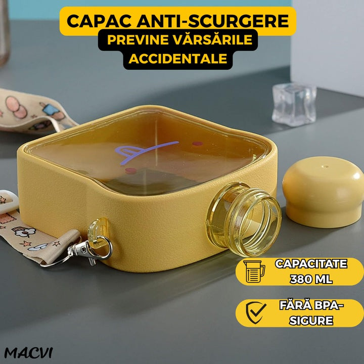Sticla de Apa pentru Copii Macvi® Forma Toast, 380 ml, Fara BPA, Anti-Scurgere, Capac Etans, Curea Reglabila de Transport, Usor de Curatat, Galben