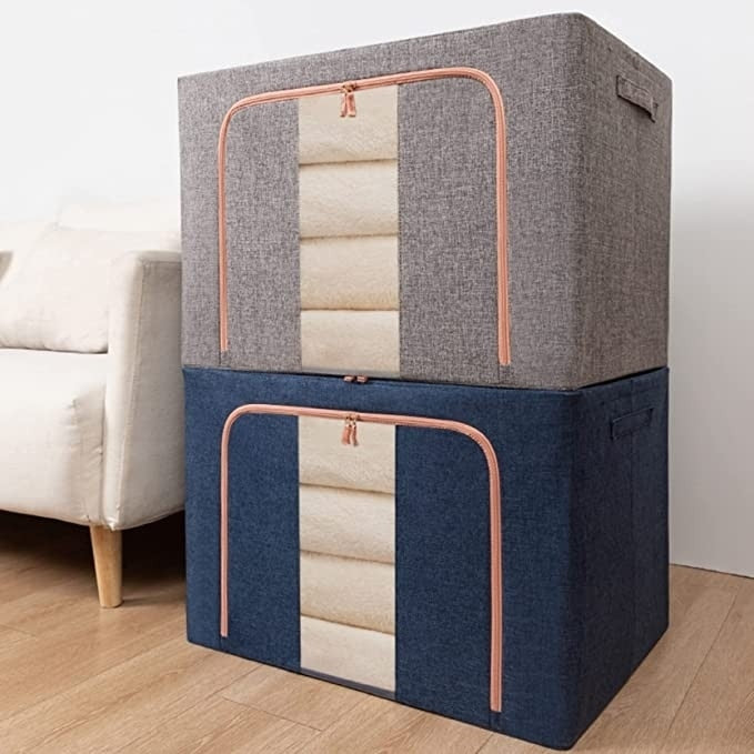 Organizator depozitare Macvi® 100 litri, cutie textila pliabila cu capac si fermoar, panou transparent pentru vizualizare si cadru metalic robust, ideala pentru haine voluminoase si depozitare