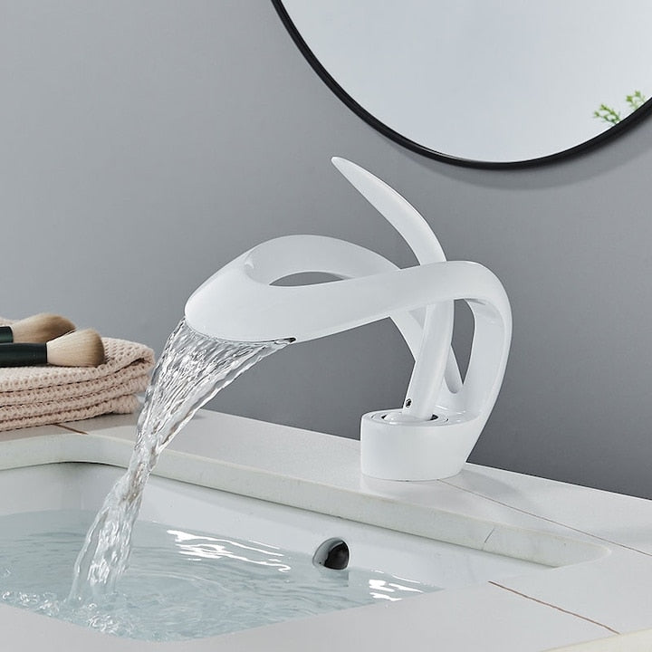 Baterie chiuveta baie Macvi® tip cascada cromata 15 cm montaj pe chiuveta design nordic modern debit redus, alb