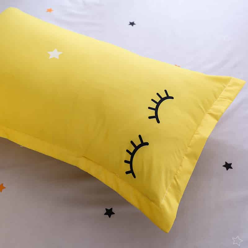 Lenjerie Pat Macvi® Bumbac Satinat 4 Piese 2 Fete Galben Gri Deschis Cearceaf Pilota Perne