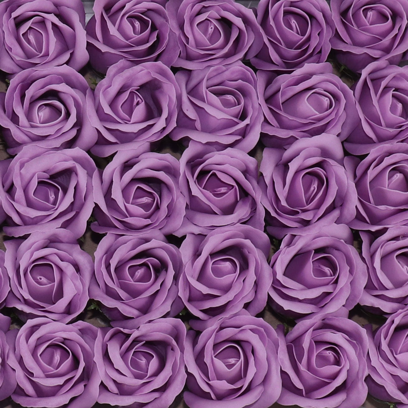 Set 50 trandafiri din sapun, 5x5 cm, calitate premium, decor si cadou elegant, Mov lavanda
