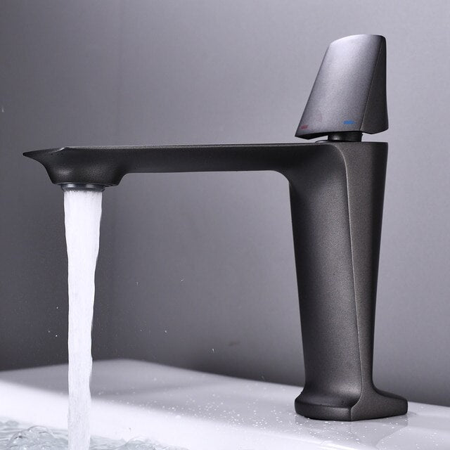 Baterie lavoar baie Macvi® Alan negru mat inaltime 175 mm pipa 110 mm montaj pe chiuveta din alama design modern