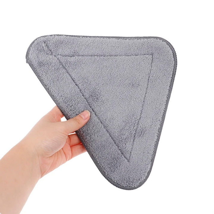 Laveta pentru mop triunghiular Macvi®, material absorbant de inalta eficienta, ideala pentru curatarea rapida si temeinica a suprafetelor.