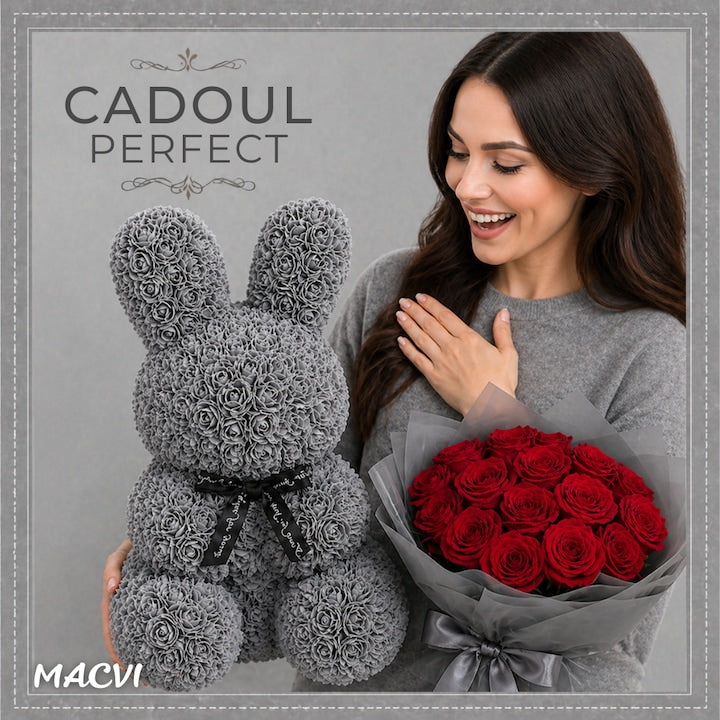 Iepuras Decorativ Macvi® din Trandafiri Spuma Gri 45 cm cu Fundita Cutie Cadou Inclusa Decor Elegant