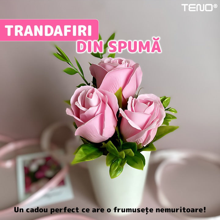 Mini Buchet de Trandafiri din Sapun Teno®, 3 fire, ursulet adorabil inclus, cutie de protectie transparenta, ideal pentru orice ocazie, design elegant, roz deschis
