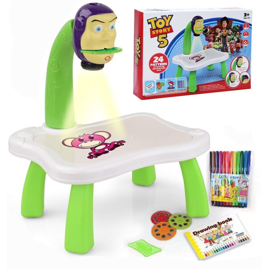 Jucarie educationala Macvi® tip tabla cu proiector, hologram, 3 discuri, 24 sabloane, 12 carioci, masa de desen Toy Story, verde