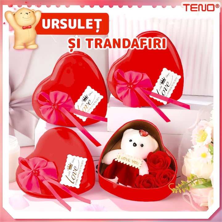 Ursulet cu Trandafiri din Sapun Parfumati Teno®, cutie in forma de inimioara, mesaj pe tablita din lemn ”I LOVE YOU”, 3 trandafiri, fustita si cristal, rosu