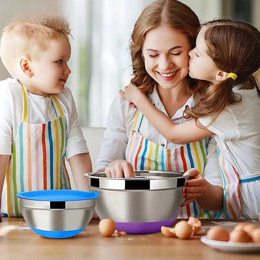 Set 3 castroane Macvi® cu capace si baza aderenta, inox + plastic, diametre 20-22-24 cm, multicolor, compatibile frigider si masina de spalat vase