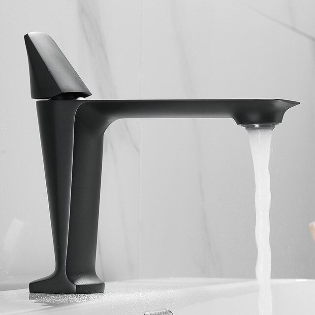 Baterie lavoar baie Macvi® Alan negru mat inaltime 175 mm pipa 110 mm montaj pe chiuveta din alama design modern