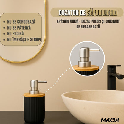 Set Baie Macvi® 6 Piese Negru Mat cu Accente de Lemn, Cos Gunoi, Perie WC, Dozator Sapun, Suport Periute, Pahar si Sapuniera