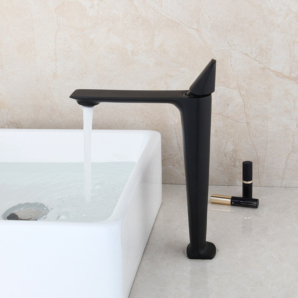 Baterie lavoar baie Macvi® Alan negru mat inaltime 175 mm pipa 110 mm montaj pe chiuveta din alama design modern