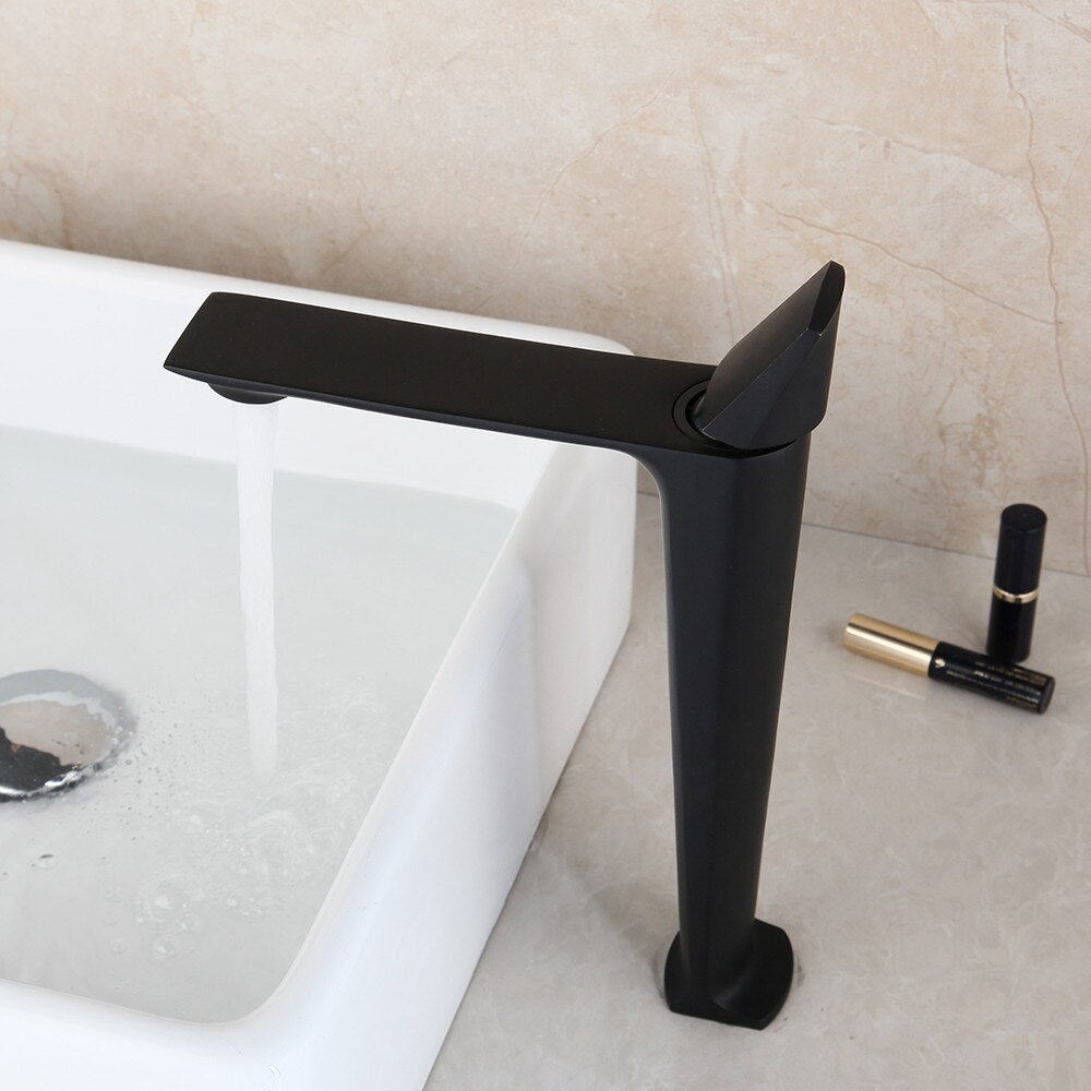 Baterie lavoar baie Macvi® Alan negru mat inaltime 175 mm pipa 110 mm montaj pe chiuveta din alama design modern