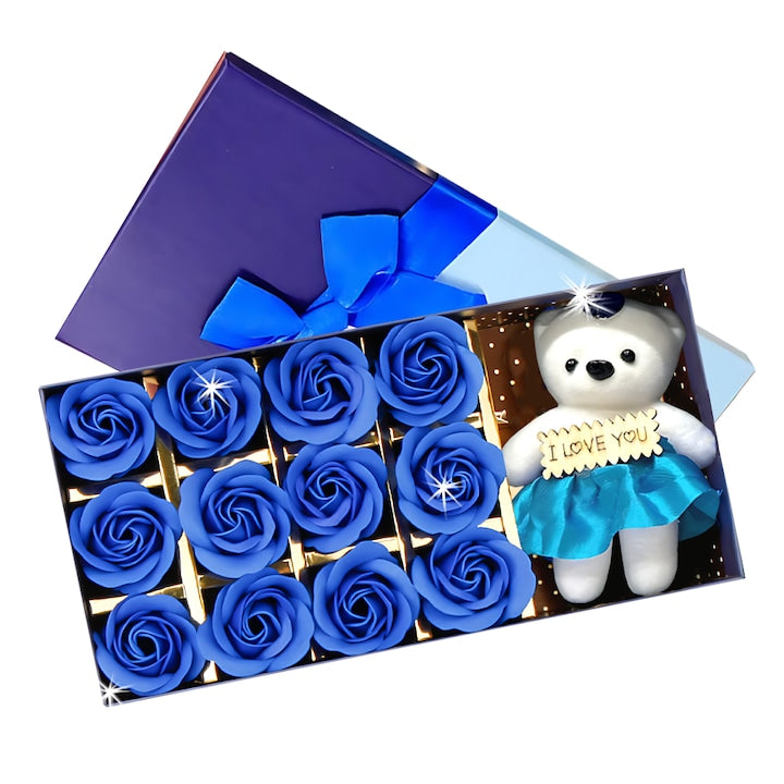 Ursulet cu Trandafiri din Sapun Teno®, cutie in forma patrata cu buline, mesaj pe tablita din lemn ”I LOVE YOU”, 12trandafiri, fustita si cristal, albastru regal